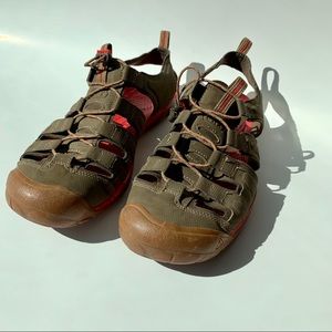 KEEN sandals brown and red size 8